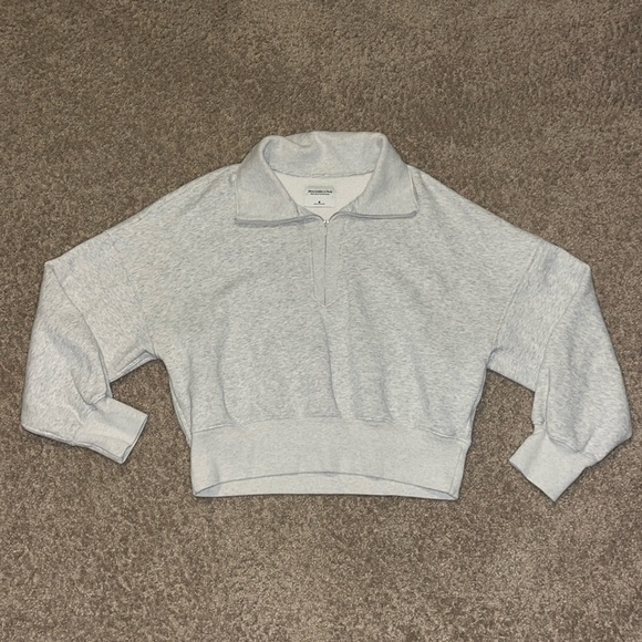Abercrombie & Fitch Tops - Abercrombie & Fitch Gray Sweatshirt